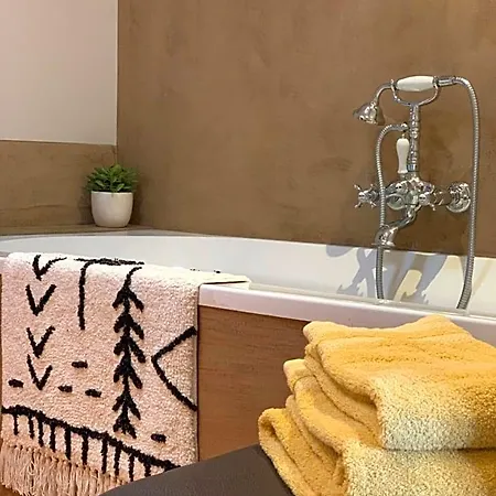 Couette-café Coté Jardin 3*
